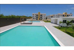 Slick Condo with Pool, Parking, 24/7 Security